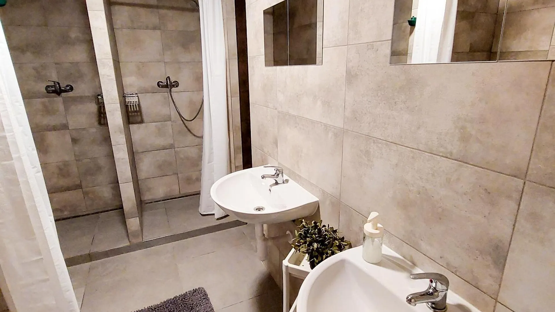 Δωμάτια σε οικογενειακή κατοικία Beautiful Attic Room R3 Πράγα Τσεχία