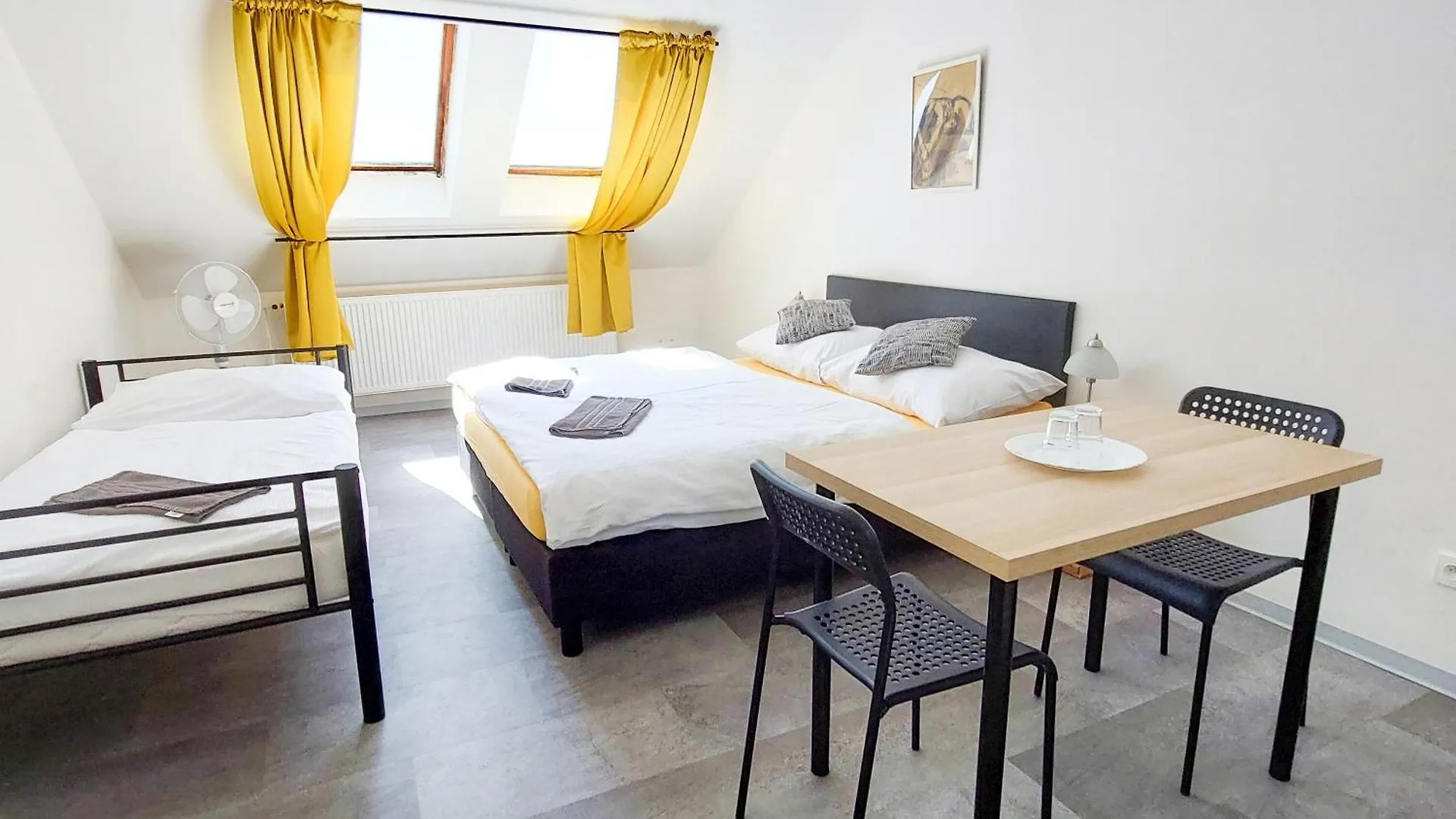 Δωμάτια σε οικογενειακή κατοικία Beautiful Attic Room R3 Πράγα Τσεχία
