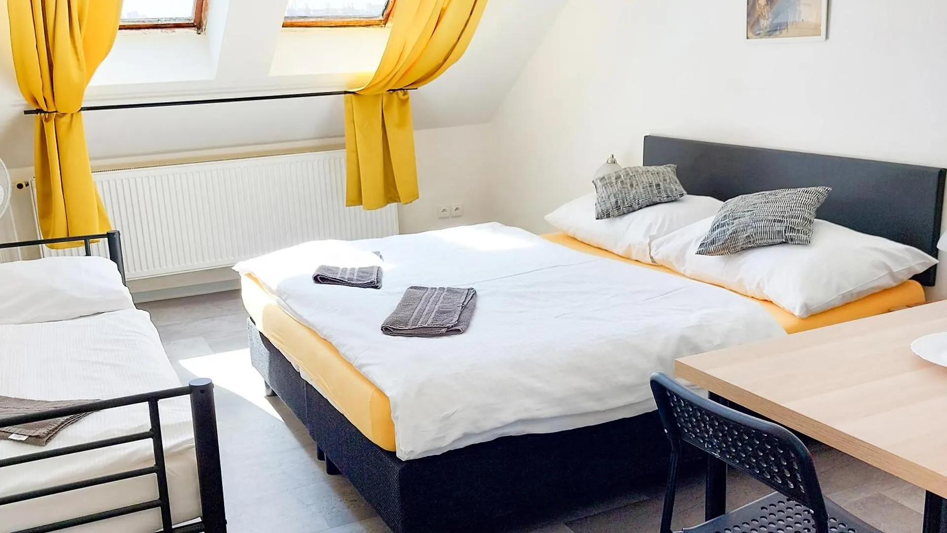 Beautiful Attic Room R3 Praga