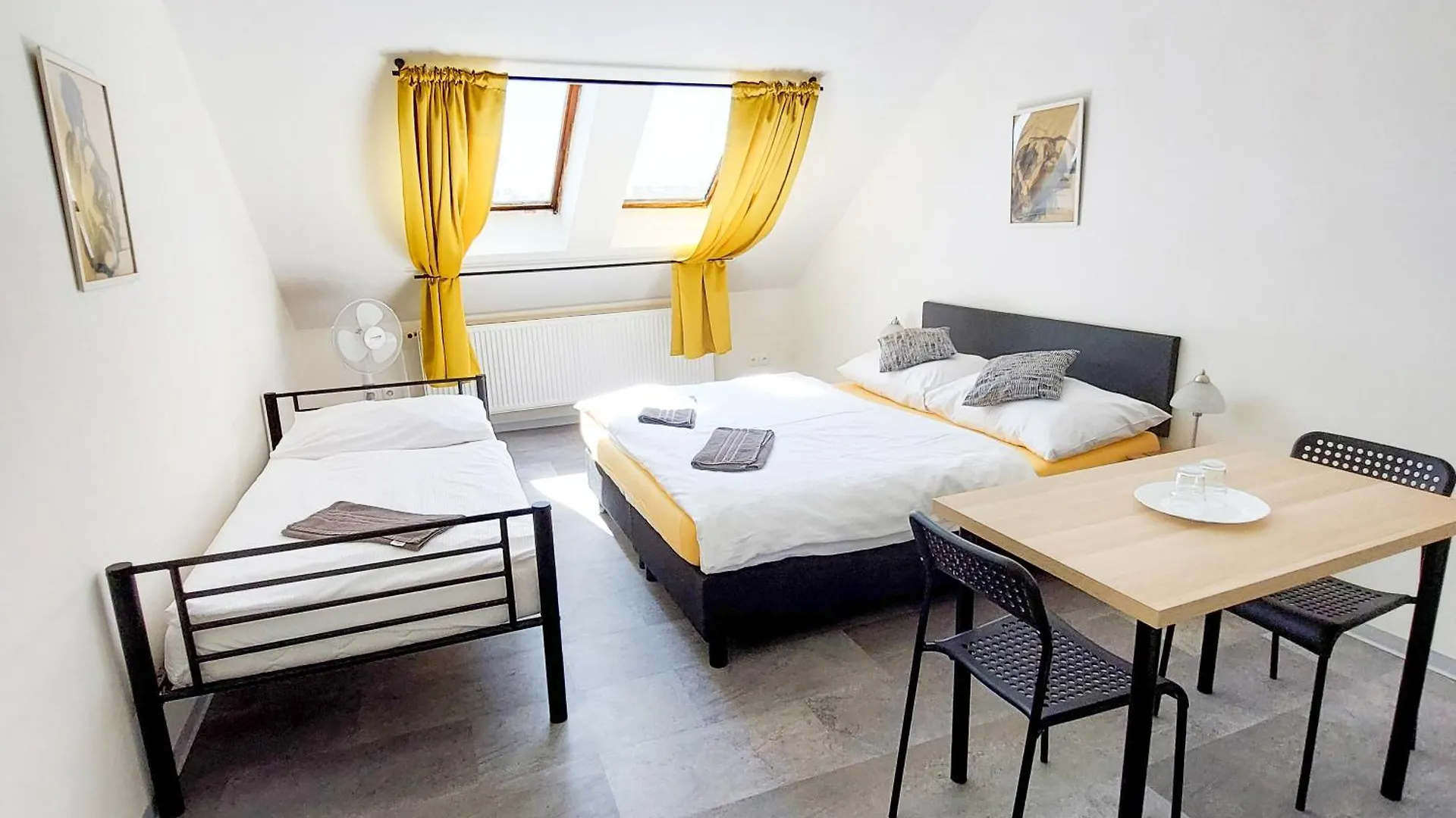 Beautiful Attic Room R3 Praga Habitación en casa particular